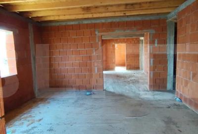 Casă cu 4 camere cu Teren 1657 Mp în Viile Satu Mare - 3