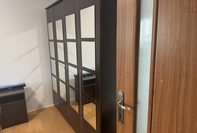 Apartament cu 3 camere semidecomandat în Titan