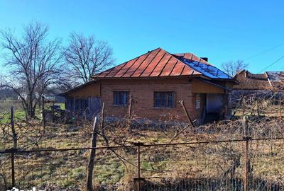 Casă cu 3 camere cu Canalizare în Polovragi - 1
