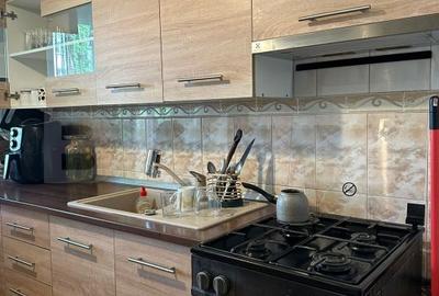 Apartament de vanzare, cu 2 camere, 51 mp, semidecomandat, zona Astra - 2