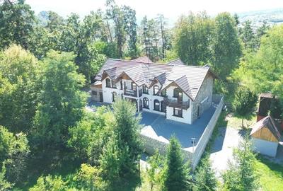 Casă cu 11 camere cu Teren 525 Mp în Central - 7