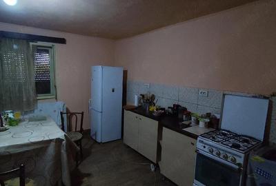 Casă cu 5 camere cu Teren 2200 Mp în Coșdeni - 2