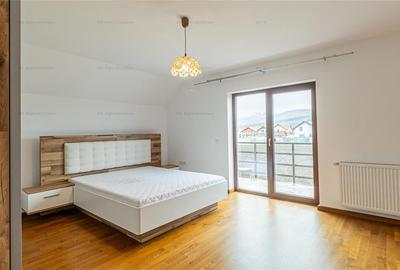 Casă individuală cu 5 camere cu Canalizare în Cristian - 9