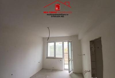 Apartament cu 4 camere decomandat în Peco