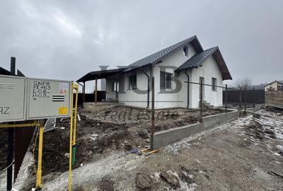 Casă cu 3 camere cu Canalizare în Hemeiuș - 1