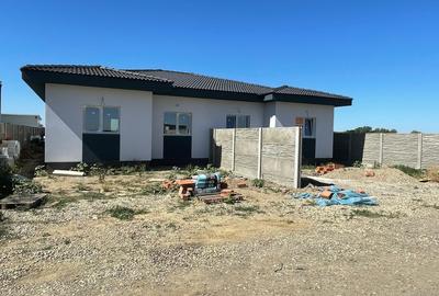 Duplex pe parter 3 camere 2 băi COMISION 0 - 4