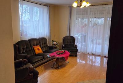 Vand in Unirii,casa cu etaj,5 camere singur in curte strada Marului,teren 1960mp - 3