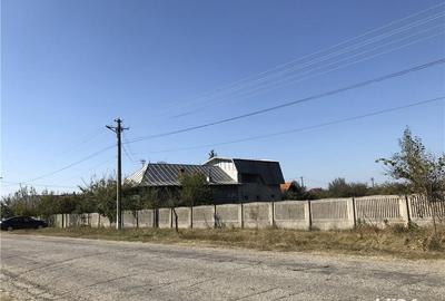 Casă cu 5 camere cu Teren 5500 Mp în Teslui