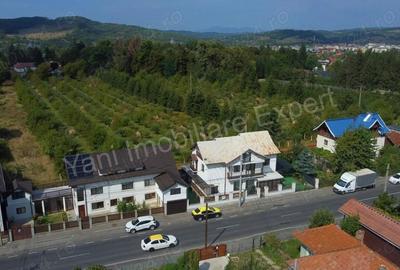 Casă cu 4 camere în Central - 1