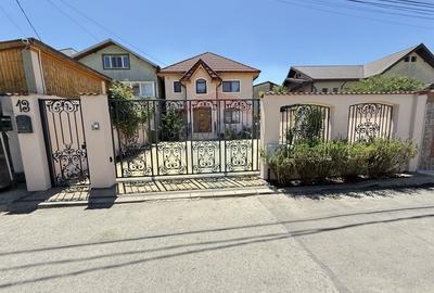 Casă individuală cu 5 camere în Central