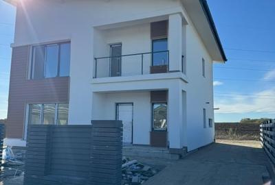 CARTIER PRIVAT, CASA 4 CAMERE, 2 BAI, MIROSLAVA , PLACA DE BETON PESTE ETAJ - 5