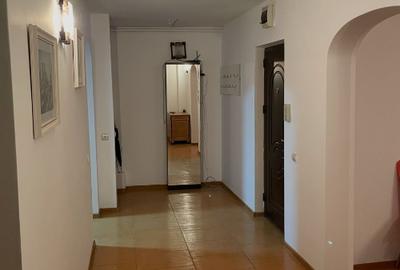 Apartament cu 3 camere decomandat, mobilat în Central - 9