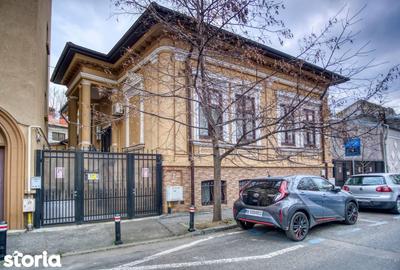 Casă cu 10 camere cu Canalizare în Centrul Istoric - 2