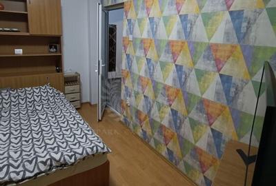 //3 CAMERE// MALU ROSU// - 10
