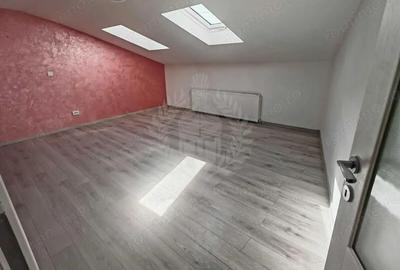 Casă cu 3 camere cu Teren 200 Mp în Central - 2