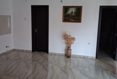 Casă cu 4 camere în Central - 8