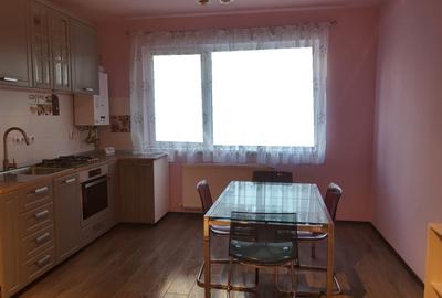Apartament cu 3 camere semidecomandat în Florești - 1