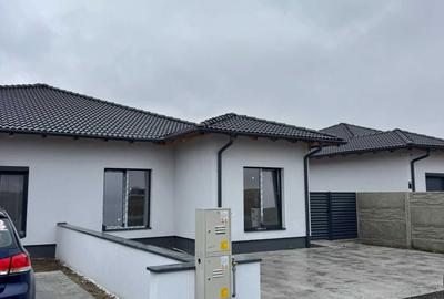 Casă cu 4 camere în Moșnița Nouă - 1