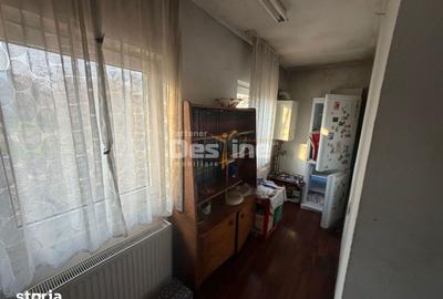 Casă cu 3 camere cu Canalizare în Giulești - 1