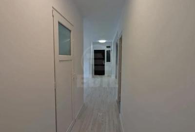 Apartament cu 4 camere semidecomandat în Central - 1