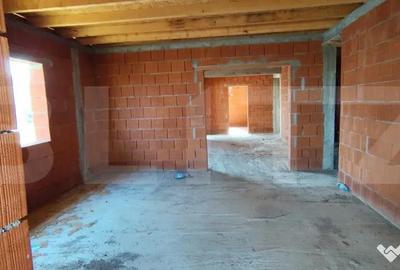 Casă cu 4 camere cu Teren 1657 Mp în Viile Satu Mare - 8