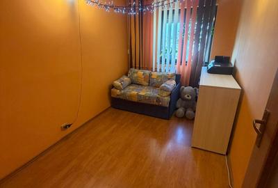 Apartament cu 3 camere decomandat în 9 Mai - 8