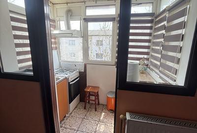 Apartament cu 2 camere semidecomandat în Micro 4 - 4