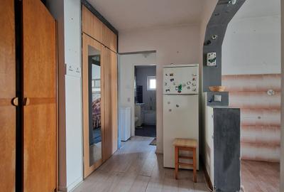 Navodari( Sud, Str Rândunelelor)- 2 camere decomandate, etaj 3/4, liber - 7