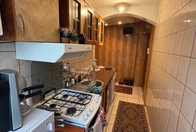 Apartament cu 3 camere semidecomandat în Craiovița Nouă - 3