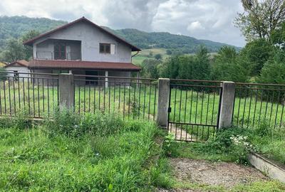 Casă cu 5 camere cu Teren 1000 Mp în Central - 3
