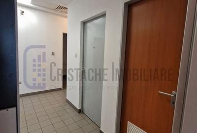 Spatiu comercial la parterul RECOM, P-ța Muncii - 7