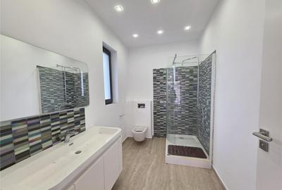 Casă cu 7 camere cu Teren 908 Mp în Central
