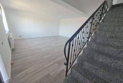 Vila cu 4 camere,2 bai,finisaje deosebite,curte 330 mp Vila cu 4 camere,2 bai,finisaje deosebite,curte 330 mp - 4