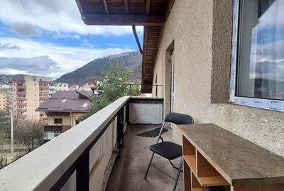 Apartament cu 3 camere nedecomandat, mobilat în Răcădău - 2