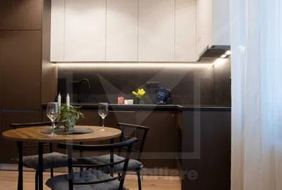 Apartament cu 2 camere semidecomandat, mobilat în Central