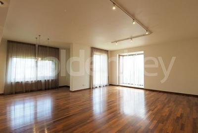 Apartament cu 4 camere decomandat în Dorobanți