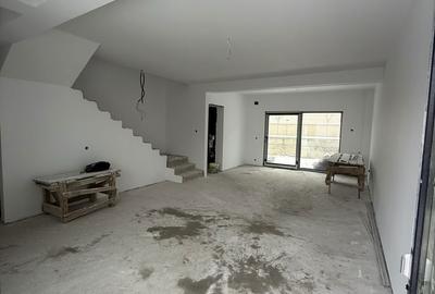 Casă cu 3 camere în Trivale