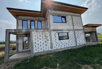 Casa individuala cu 5 camere de vanzare, Zona Ighiu