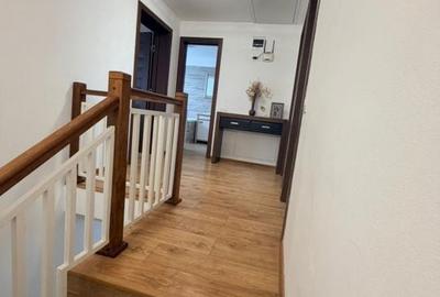 Casă cu 4 camere în Purcăreni