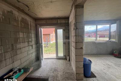 Casă cu 5 camere cu Teren 1414 Mp în Știuca - 12