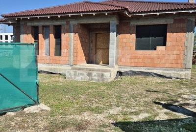 Casa in rosu cu 1500 mp teren - 11