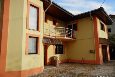 Casă cu 5 camere cu Teren 2000 Mp în Vișani - 1