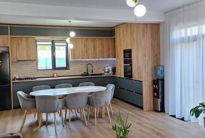 Casă cu 4 camere cu Garaj în Hălchiu - 1