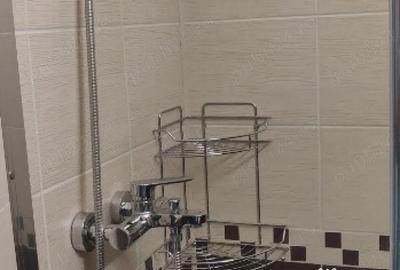 Apartament cu 3 camere decomandat în Astra