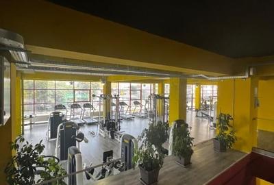Spațiu comercial, de 1,220 mp, în Central - 4