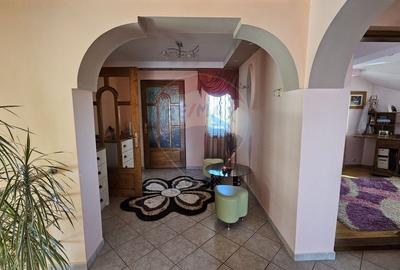 Casă individuală cu 17 camere cu Canalizare în Obcini - 56