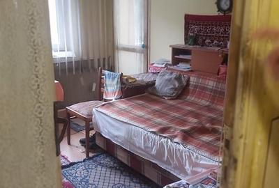 Apartament cu 4 camere decomandat în Tractorul - 4