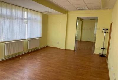 Spațiu comercial, de 334 mp, în Central - 4