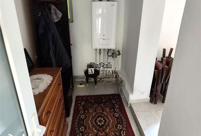 Casă cu 5 camere cu Canalizare în Central - 11