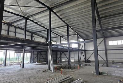 Spațiu industrial, de 2,000 mp, în Central - 3